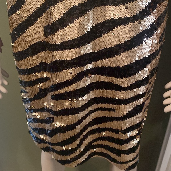 Beautiful sequined dress by DESIGNER TRINA TURK, SIZE 6, Black & Gold zebra. - Picture 5 of 15